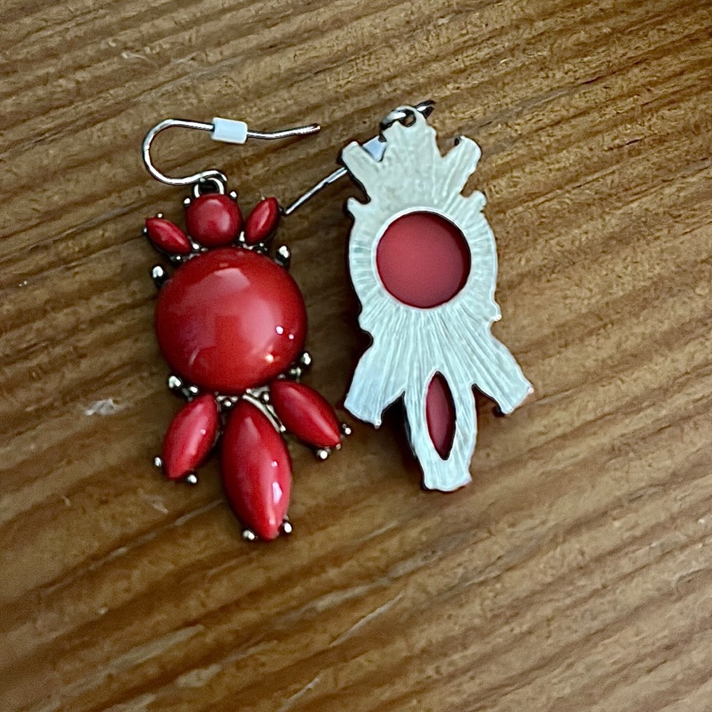 Red statement drop earrings - Picture 3 of 3
